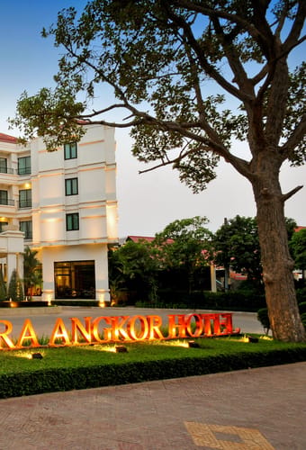 cambodija siem reap tara front night scaled hotel