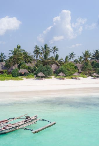 Den hvide strand foran Zanzibar Pearl Boutique Hotel