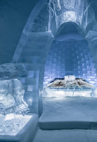 v&aelig;relse p&aring; ishotellet med isskulpturer