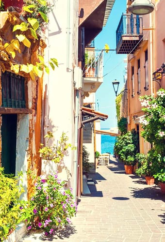 gade-p&aring;-kreta-med-flot-havudsigt