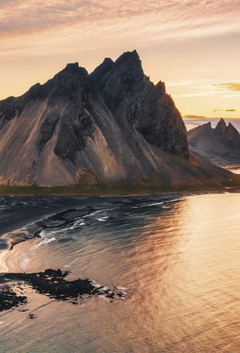 Island vestrahorn med smuk solnedgang scaled