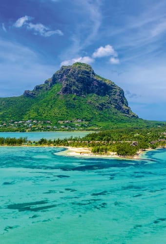 Rejser til Mauritius, Paradis Beachcomber Golf Resort & Spa, Le Morne halvøen med Paradis Beachcomber i forgrunden