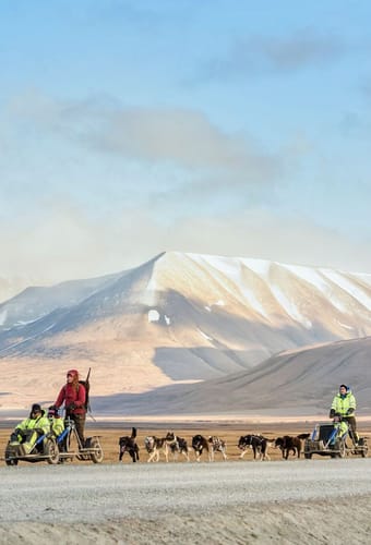 Norge svalbard hundeslaede hjul3 photo agurtxane concellon scaled Hurtigruten på