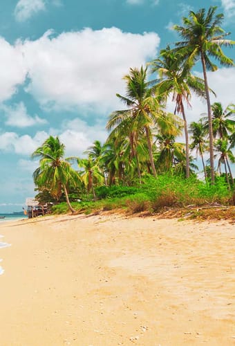 &oslash;de strand p&aring; &oslash;en koh lanta i thailand