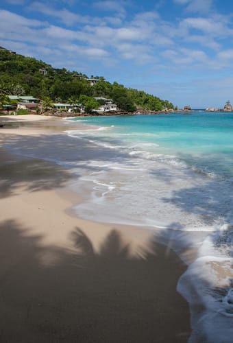 seychellerne mahe anse soleil beachcomber strand scaled