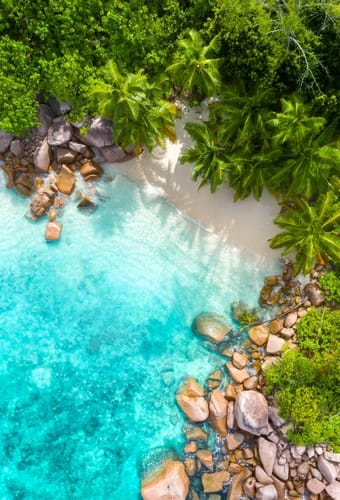 privat strand p&aring; seychellerne