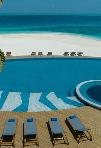 maldiverne avani plus fares swimmingpool