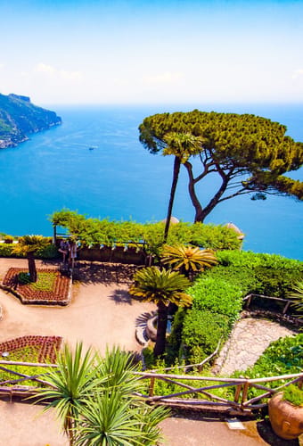Udsigt over Sorrento og Amalfikysten i Syditalien – hero-billede