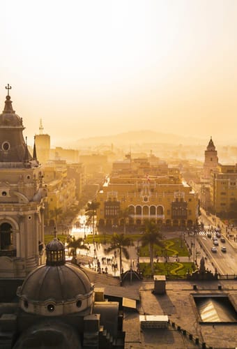 Solnedgang over Plaza Mayor og det historiske centrum i Lima, Peru