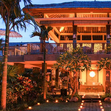 Indonesien, Bali, Ubud, The Alena Resort, Entrance, Evening