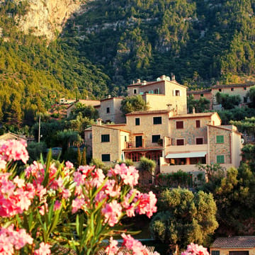 bygning i deia på mallorca