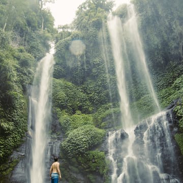 vandfald på bali