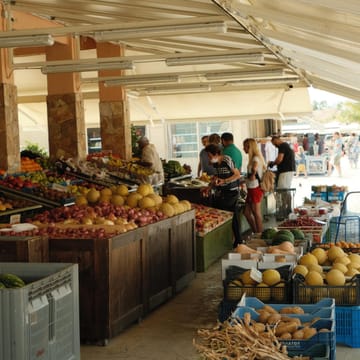 marked med frugt og grøntsager på kreta