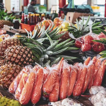 seychellerne bord med frugt madmarket på