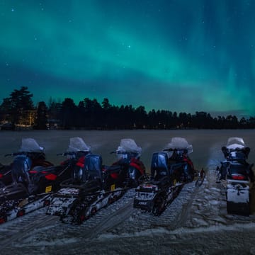 Finland Finske Lapland Nellim Wilderness Hotel, Northern Light Safari, Jagten p&aring; Nordlys, Vinter, Sne