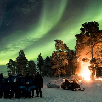 finland Lapland wilderness hotels northern light scaled safari