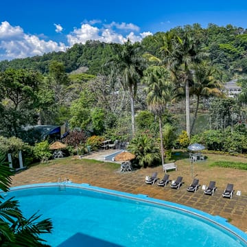 Sri Lanka Kandy Suisse Hotel Pool Og Udsigt
