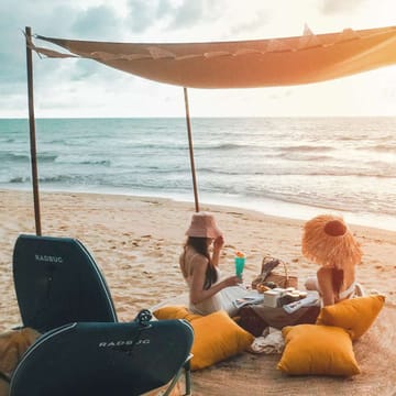Thailand, Khao Lak, Devasom Khao Lak, picnic p&aring; stranden