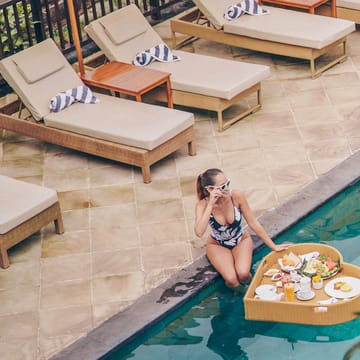 Indonesien Bali munduk moding plantation pool breakfast basket