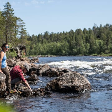 finland inari juutua wildernes juutua couple scaled hotel flod