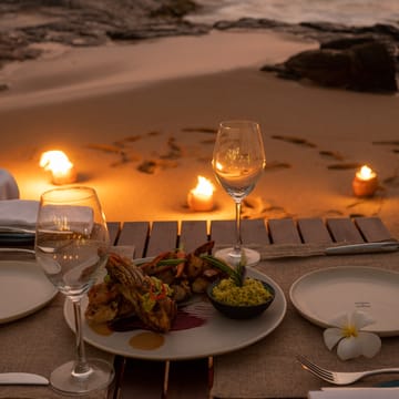 sri lanka ahu bay beach dinner scaled oplevelse