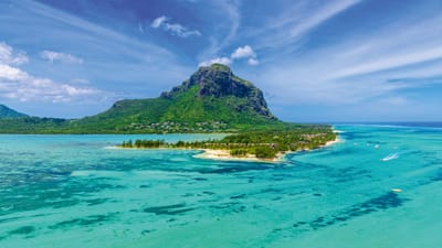 Rejser til Mauritius, Paradis Beachcomber Golf Resort & Spa, Le Morne halvøen med Paradis Beachcomber i forgrunden