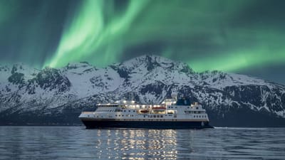norway northern lights spitsbergen photo stian klo scaled