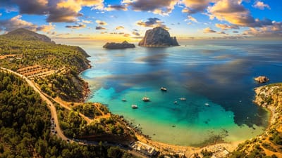 Spanien ibiza cala dhort strand vedra klippen