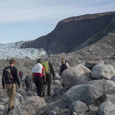 Gr&oslash;nland Glacier Lodge Eqi Moraine Hike @Lisa Burns, World Of Greenland