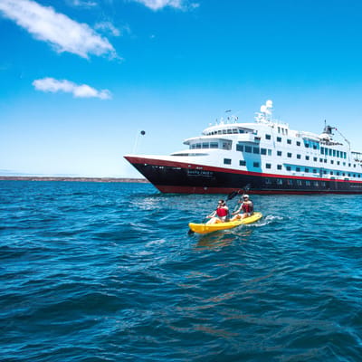 MS Santa Cruz II. Hurtigruten ekspeditionsskib p&aring; Galapagos