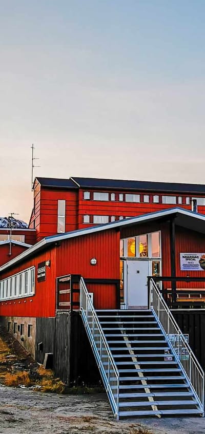 Gr&oslash;nland Hotel Sisimiut, Sisimiut, R&oslash;dt Hotel, Natur, Bjerg
