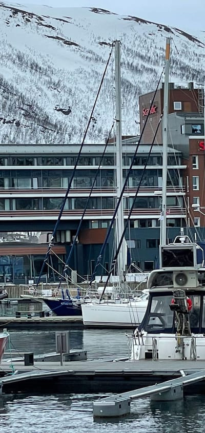 Norge Tromsoe Scandic Ishavshotel Exterior By Day