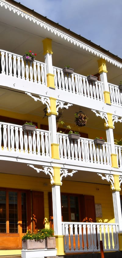 Reunion Tsilaosa Facade