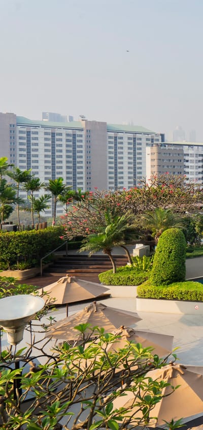 Thailand, Bangkok, Pathumwan Princess Hotel, Pool Area