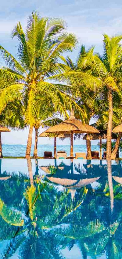 Rejser til Mauritius, Dinarobin Beachcomber Golf Resort & Spa, Det smukke poolomr&aring;de