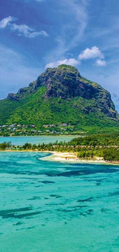 Rejser til Mauritius, Paradis Beachcomber Golf Resort & Spa, Le Morne halvøen med Paradis Beachcomber i forgrunden