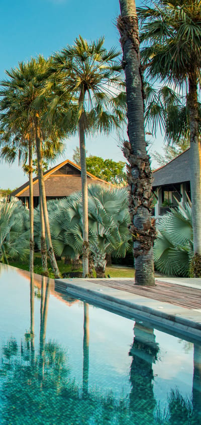 infinity pool på the slate phuket thailand
