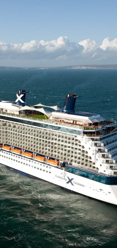 Celebrity Equinox krydstogtskib set fra luften