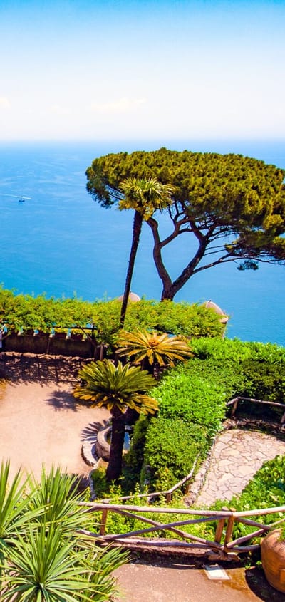 Udsigt over Sorrento og Amalfikysten i Syditalien – hero-billede