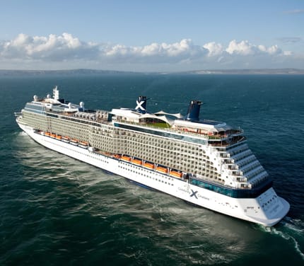 Celebrity Equinox krydstogtskib set fra luften