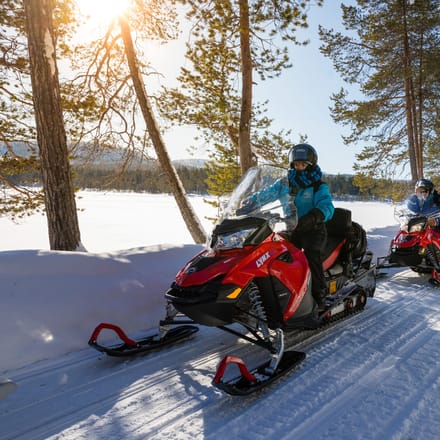 snescooter tur i solskin