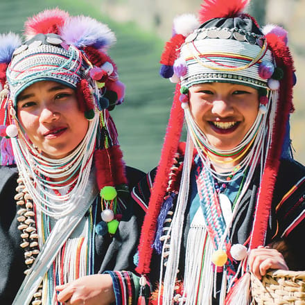 to kvinder akha stammefolk i chiang mai thailand