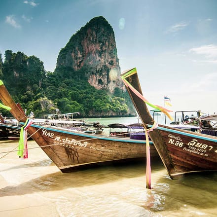 ao nang strand med longtail boats krabi thailand