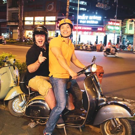 vietnamesisk par på vespa