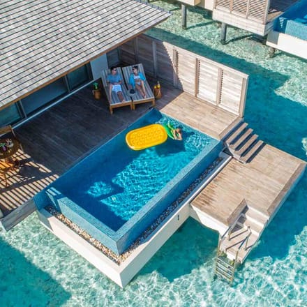 Rejser til Maldiverne, The Residence Maldives at Dhigurah, Afslapning på terrassen i en water pool villa