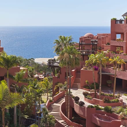 Spanien, Tenerife, Ritz-Carlton Tenerife, Abama. Udsigt over hotel og hav. Kredit. Paul Thuysbaert