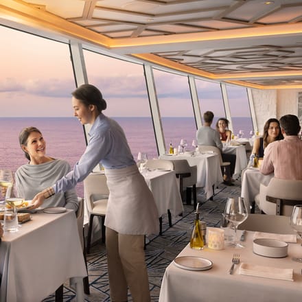 Middag på Palomar-restauranten ombord på Norwegian Prima krydstogtskibet