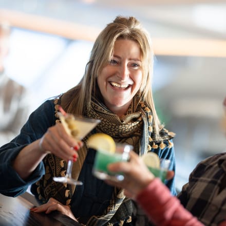 Bar ombord p&aring; Hurtigruten ekspeditionsskib