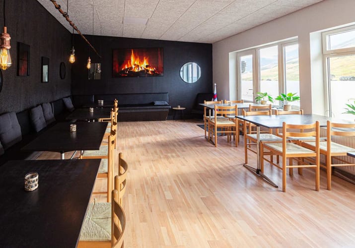 F&aelig;r&oslash;erne Vi&eth;arei&eth;i Hotel Nord, Restaurant, Bygd