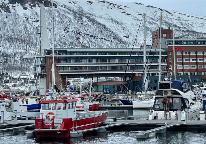 Norge Tromsoe Scandic Ishavshotel Exterior By Day
